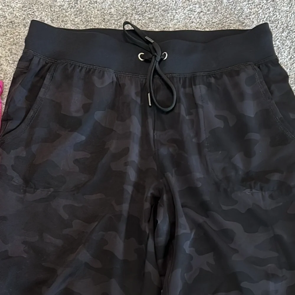 CRZ YOGA Camo Print Jogger Pants - Picture 3 of 8